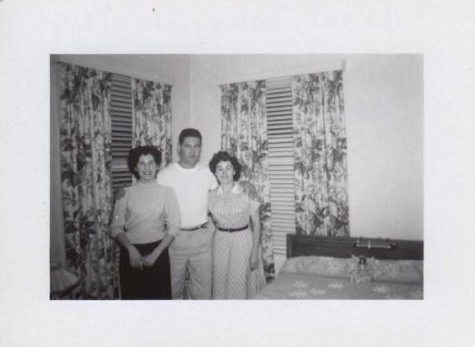 Dad wtih Lala and Mami at home when he enlisted